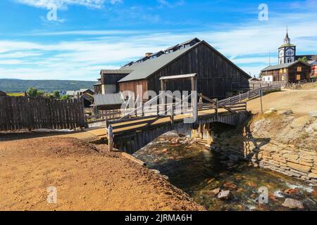 Ancienne église de Roeros. Roeros est une municipalité du comté de Trøndelag, en Norvège et également dans la ville minière . Les habitants modernes de Røros travaillent encore Banque D'Images