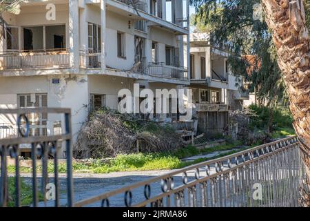 Varosha, Famagusta, Chypre - juin 2021 : ville abandonnée, ville fantôme, le nom local est 'Kapali Maras'. Banque D'Images