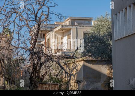 La ville abandonnée, ville fantôme, Varosha à Famagusta, Chypre du Nord. Le nom local est 'Kapali Maras' à Chypre. Une photo à mise au point sélective. Banque D'Images