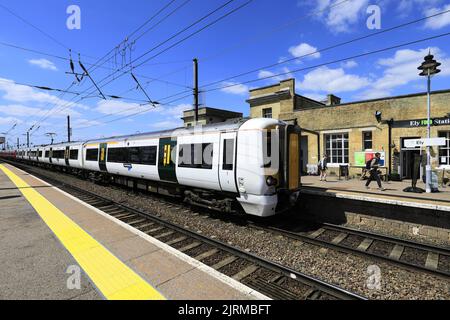Great Northern train à la gare d'Ely, ville d'Ely, Cambridgeshire, Angleterre Banque D'Images