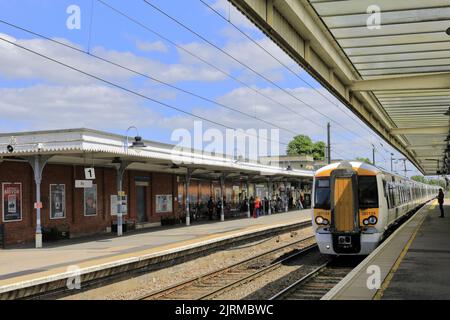 Great Northern train à la gare d'Ely, ville d'Ely, Cambridgeshire, Angleterre Banque D'Images