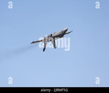 Spanish McDonnell Douglas F/A-18 Hornet volant au Royal International Air Tattoo 2022 Banque D'Images