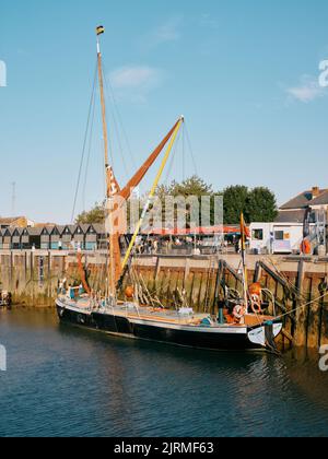 GRETA une barge de voile amarrée sur la Tamise dans le port de Whitstable, Kent, Angleterre, Royaume-Uni Banque D'Images