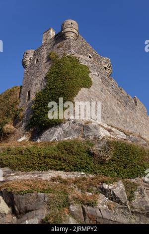 Péninsule d'Ardamurchan, Écosse. Vue pittoresque du château historique de Tioram sur l'île d'Eilean Tioram. Banque D'Images