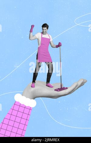 Affiche collage de l'homme de maison excité nettoyer toutes les personnes paume avec la vadrouille isolée sur fond bleu Banque D'Images