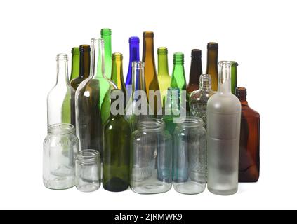 placez les anciennes bouteilles pour recyclage sur fond blanc Banque D'Images