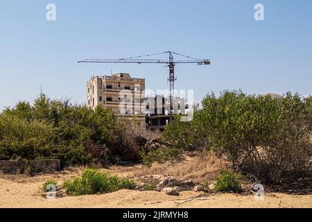 Varosha, Chypre - 23 août 2022 - Hôtels abandonnés et bâtiments sur la plage la ville fantôme de Varosha, Famagousta, Chypre Banque D'Images