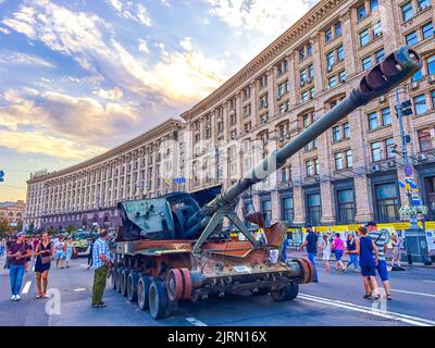 KIEV, UKRAINE - 23 AOÛT 2022 : avenue Khreshchatyk avec artillerie russe détruite, sur 23 août à Kiev, Ukraine Banque D'Images