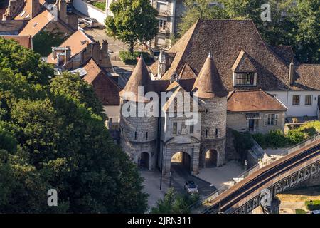Stadttor porte Rivotte von oben gesehen, Besançon, Bourgogne-Franche-Comté, Frankreich, Europa | porte de ville porte Rivotte vue d'en haut, Besançon, Banque D'Images