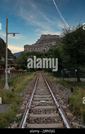 Vue aérienne du fort de Bard. Bard, Vallée d'Aoste, Italie Banque D'Images