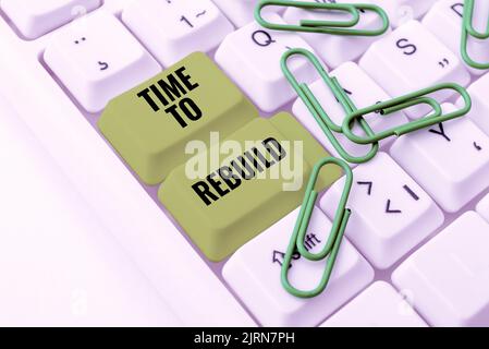 Affiche l'heure de reconstruction. Mot écrit au bon moment pour rénover des espaces ou des stratégies pour innover Banque D'Images