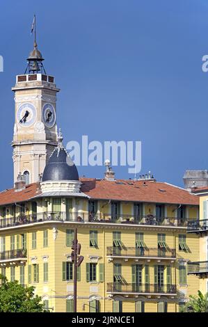 Église notre Dame du Port avec clocher et horloge à Nice France Banque D'Images