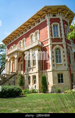 Ottawa, Illinois, États-Unis - 16 août 2022 - magnifique manoir italien très orné construit en 1855 et dans les jardins environnants. Banque D'Images