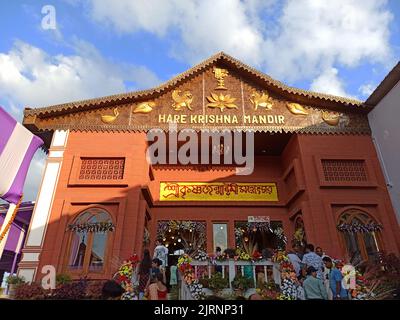 Les gens se sont rassemblés au Hare Krishna Mandir pendant Krishna Janmashtami, un festival hindou annuel qui célèbre la naissance de Krishna Banque D'Images