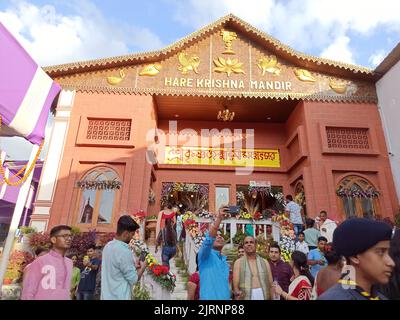 Les gens se sont rassemblés au Hare Krishna Mandir pendant Krishna Janmashtami, un festival hindou annuel qui célèbre la naissance de Krishna Banque D'Images