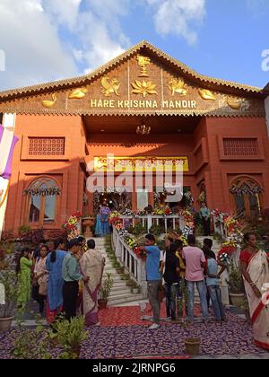 Les gens se sont rassemblés au Hare Krishna Mandir pendant Krishna Janmashtami, un festival hindou annuel qui célèbre la naissance de Krishna Banque D'Images