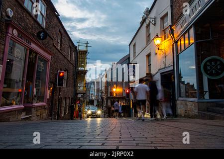 Saddler Street au crépuscule dans le comté de Durham, Angleterre Banque D'Images