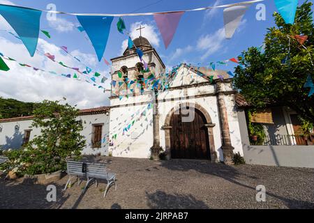 Ancienne église coloniale dans la ville de Nogueras, Comala, Colima, Mexique Banque D'Images