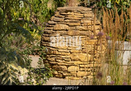 Le jardin du moine aux ruines de l'abbaye de Lesnes, le monastère construit au 12th siècle situé à Abbey Wood, dans le quartier de Londres de Bexley, au Royaume-Uni. Banque D'Images