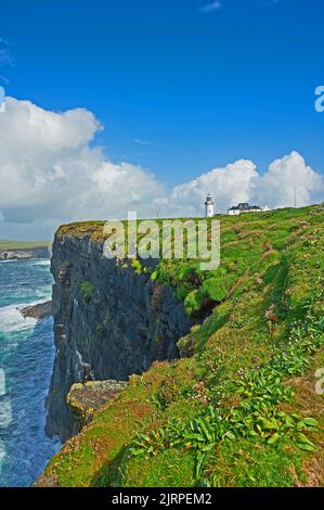 Phare de Loop Head sur la péninsule de Loop Head, comté de Clare, Irlande fait partie de la Wild Atlantic Way Banque D'Images