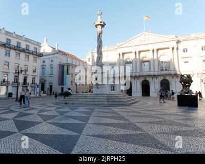 Praça do município (place municipale) et un monument en face de l'hôtel de ville, Lisbonne, Portugal. Banque D'Images