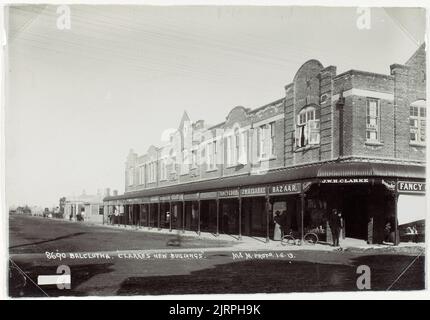 « Clarke's New Buildings », Balclutha, juin 1913, Balclutha, par Muir & Moodie. Banque D'Images