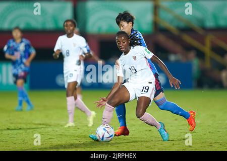 Alajuela, Costa Rica. 21st août 2022. Alajuela, Costa Rica, 21 août 2022: Manssita Traore (19 France) défend le ballon lors de la coupe du monde FIFA U20 des femmes Costa Rica 2022 quart de finale de football entre le Japon et la France à Morera Soto à Alajuela, Costa Rica. (Daniela Porcelli/SPP) crédit: SPP Sport presse photo. /Alamy Live News Banque D'Images