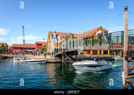 Le port et le marché aux poissons (Fiskebrygga) à Kristiansand, en Norvège. Banque D'Images