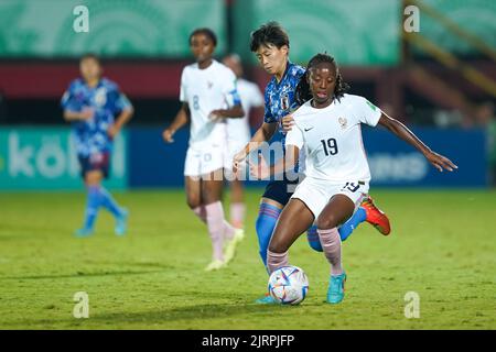 Alajuela, Costa Rica. 21st août 2022. Alajuela, Costa Rica, 21 août 2022: Manssita Traore (19 France) défend le ballon lors de la coupe du monde FIFA U20 des femmes Costa Rica 2022 quart de finale de football entre le Japon et la France à Morera Soto à Alajuela, Costa Rica. (Daniela Porcelli/SPP) crédit: SPP Sport presse photo. /Alamy Live News Banque D'Images