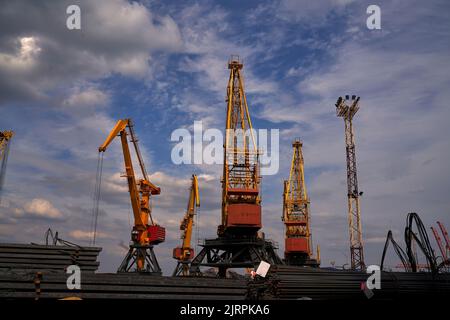 Odessa, Ukraine SIRCA 2019: Cargaison métallique au terminal. L'acier de cargaison dans le port de mer. Terminal de chargement général Banque D'Images