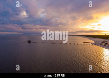 Le Biloxi, au bord de l'eau du Mississippi, au coucher du soleil Banque D'Images