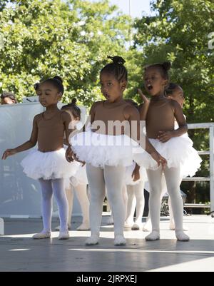 Les danseurs de l'école de danse Cynthia King se produisent au Black VegFest Festival à Brooklyn, New York. Banque D'Images