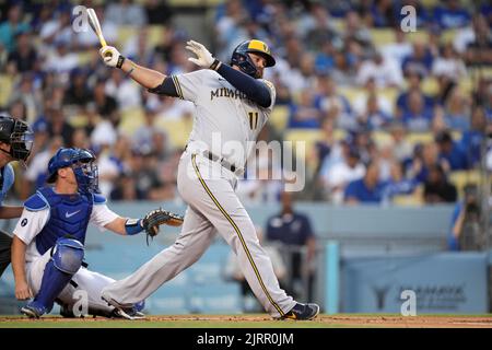 Rowdy Tellez (11 ans), premier joueur des Milwaukee Brewers, a affronté les Dodgers de Los Angeles lors d'un match de la MLB, le mardi 23 août 2022, à Los Angeles. Banque D'Images