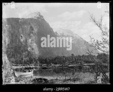 [Dome Range, Southwest Arm, Middle Fiord, lac te Anau], 1889, Dunedin, par Burton Brothers, Alfred Burton. Banque D'Images