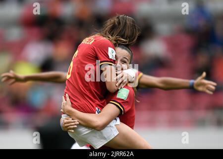 San José. 25th août 2022. L'INMA Gabarro (R) d'Espagne célèbre un but avec son coéquipier Ariadna Mingueza lors du match semi-fin entre l'Espagne et les pays-Bas de la coupe du monde des femmes U-20 FIFA 2022 à San Jose, Costa Rica, le 25 août 2022. Credit: Xin Yuewei/Xinhua/Alay Live News Banque D'Images