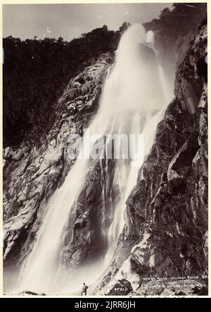 Bowen Falls, Milford Sound, Dunedin, par Muir & Moodie, Burton Brothers. Banque D'Images