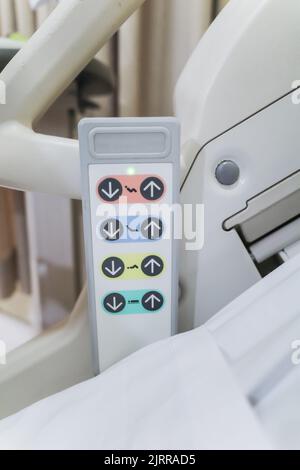 Vue rapprochée du panneau de commande réglable du lit d'hôpital Banque D'Images