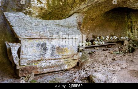 Indonésie, 13 juin 2022 - les cercueils des grottes de Londres sont toujours en pleine vue. Banque D'Images