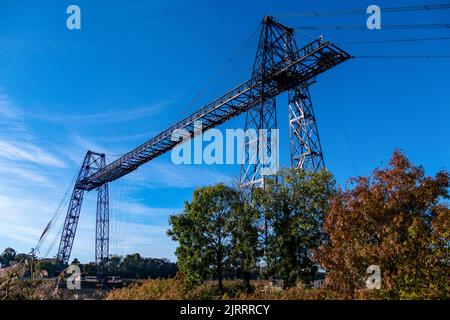 Echilais (centre-ouest de la France) : pont de transport traversant la Charente, entre Rochefort et Echilais, travail de l'ingénieur Ferdinand Arno Banque D'Images