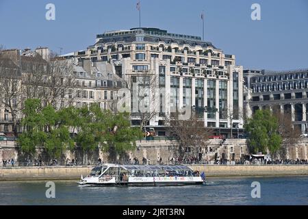 Paris (France): Bâtiment rénové du grand magasin de la Samaritaine dans le 1st arrondissement (quartier) au bord de la Seine, un chef-d'œuvre de l'Art No Banque D'Images