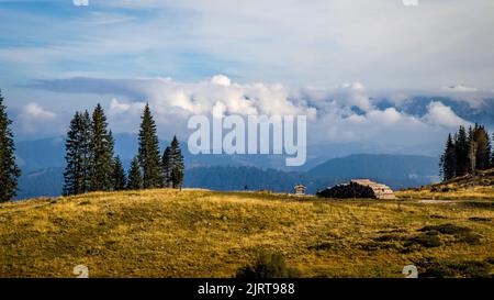 La belle vue panoramique - Passo Lavaze, Trentin, Dolomites, Italie, Europe. Fond d'écran HD, 4K arrière-plan. Banque D'Images