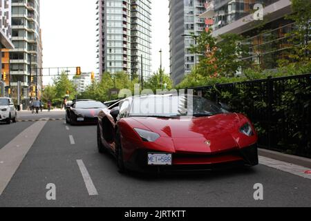 Une voiture Lamborghini de luxe rouge au centre-ville de Vancouver, en Colombie-Britannique, au Canada Banque D'Images