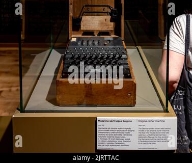 Une photo de l'importante machine de chiffrement Enigma, prise à l'intérieur du Musée de la Seconde Guerre mondiale, à Gdansk. Banque D'Images