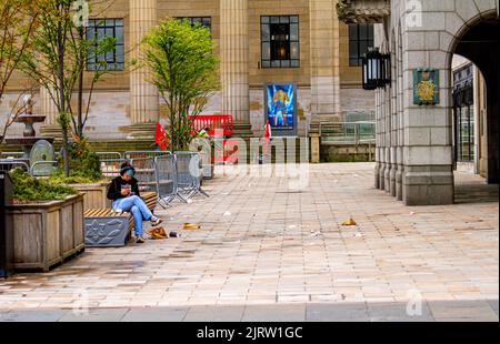 Dundee, Tayside, Écosse, Royaume-Uni. 26th août 2022. Actualités au Royaume-Uni : les employés du conseil municipal de Dundee sont en grève le deuxième jour après que leur syndicat, UNITE, a rejeté une offre d'augmentation de salaire de 5 %. Cela vaudra moins dans les prochains mois, lorsque la crise du coût de la vie sera encore plus difficile. Ce sera un « embarras international » avec des épidémies de vermines, car les ordures s'accumulent et les rues sont parsemées de litière. Crédit : Dundee Photographics/Alamy Live News Banque D'Images