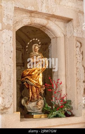 Ciudad Real, Espagne. Conception immaculée à l'intérieur de l'église Iglesia de Santiago (église Saint-Jacques), une église gothique romane construite au 13th siècle Banque D'Images