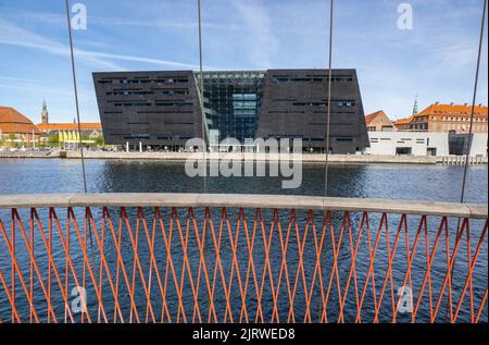 Extension moderne de la Bibliothèque royale danoise connue avec affection sous le nom de Den Sorte Diamant le Black Diamond sur le front de mer de Copenhague Danemark Banque D'Images