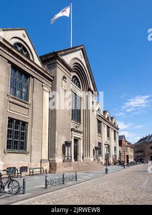 Université de Copenhague dans le quartier latin de Copenhague le Danemark est en bustes de bronze d'anciens élèves célèbres Banque D'Images