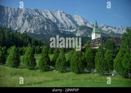 Schloss Elmau à Krün, en Allemagne, est le site du Sommet de 2022 G7, lundi, 27 juin 2022. (Photo officielle de la Maison Blanche par Adam Schultz) Banque D'Images