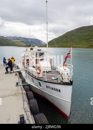 Le ferry de Bitihorn sur le point de naviguer d'Eidsbugarden à Bygdin sur le lac de Bygdin dans le parc national de Jotunheimen Norvège Banque D'Images