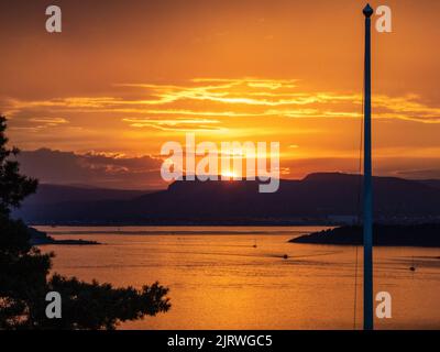 Coucher de soleil d'été sur le fjord d'Oslo en Norvège Banque D'Images